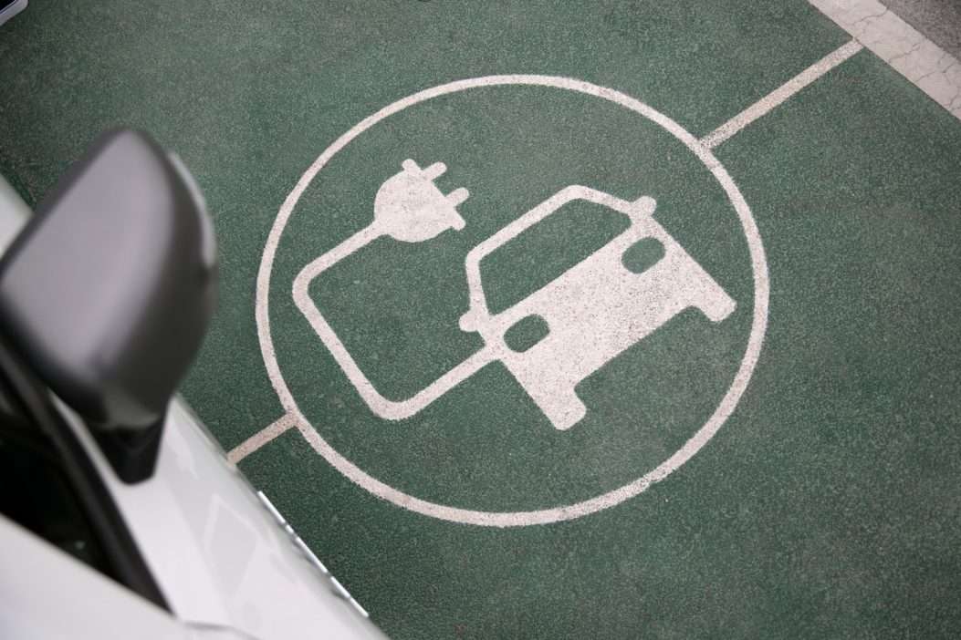 Diferencias entre un coche eléctrico y uno híbrido - Don Motor
