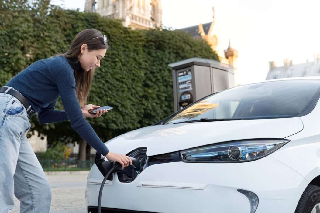 Diferencias entre un coche eléctrico y uno híbrido